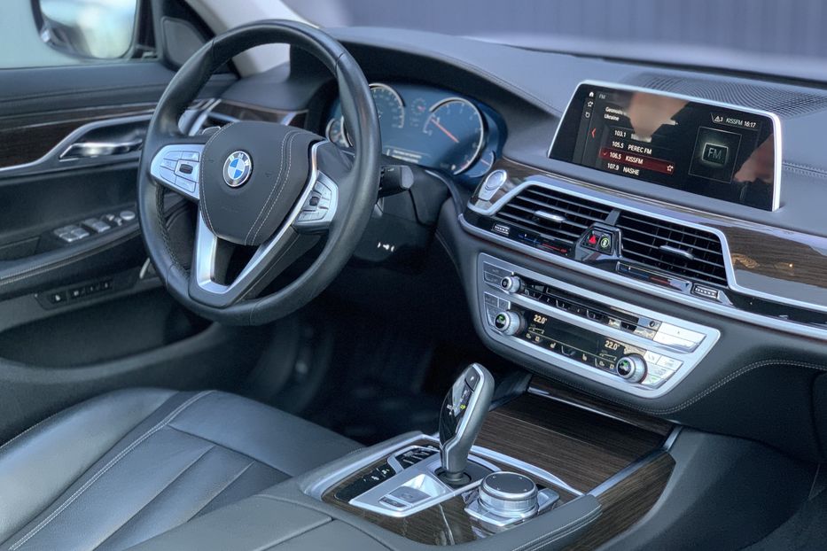 Продам BMW 740 Long 2018 года в Киеве