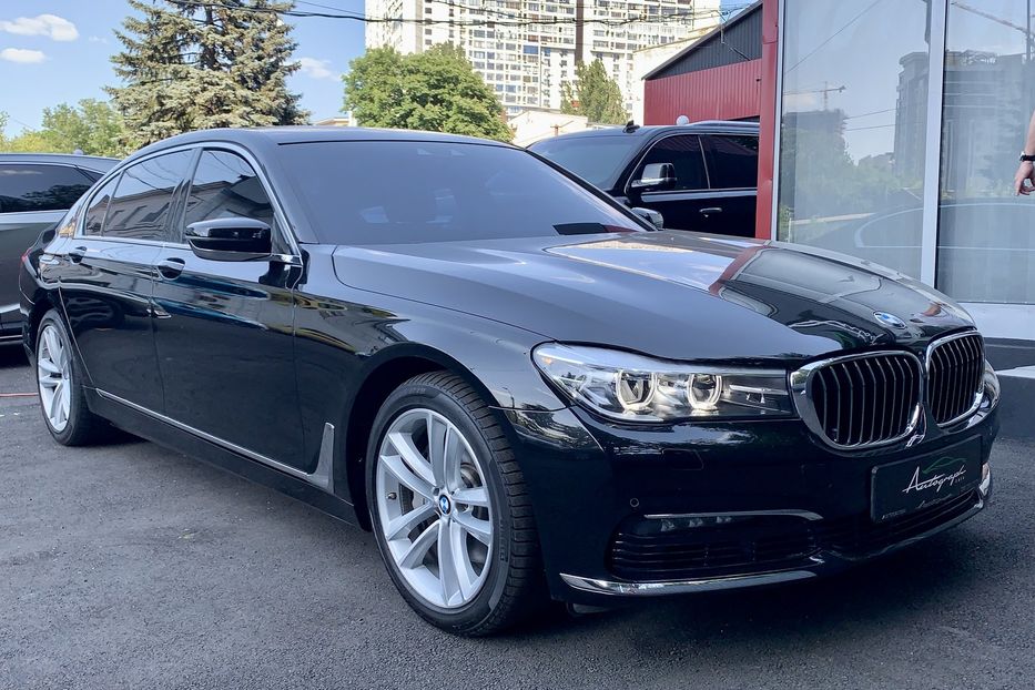 Продам BMW 740 Long 2018 года в Киеве