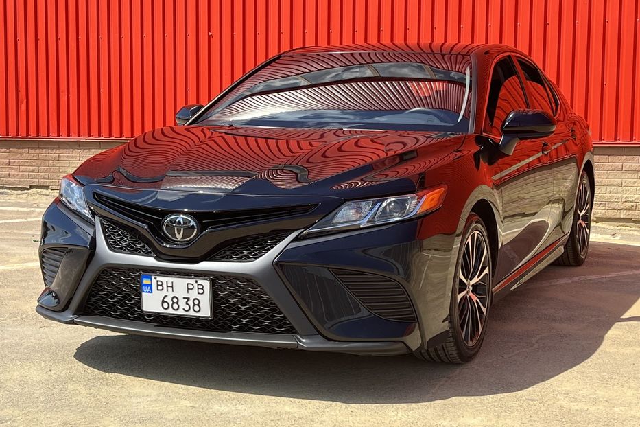 Продам Toyota Camry SE 2018 года в Одессе