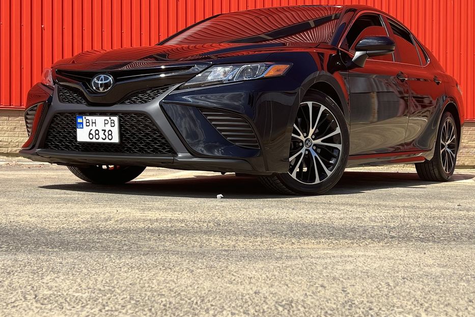 Продам Toyota Camry SE 2018 года в Одессе