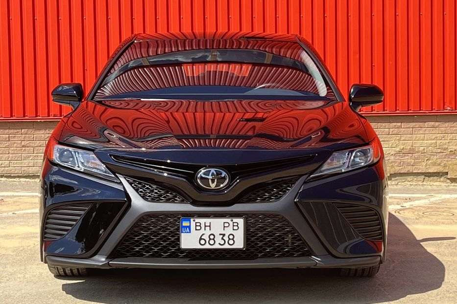 Продам Toyota Camry SE 2018 года в Одессе