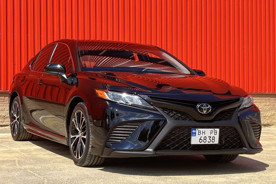 Продам Toyota Camry SE 2018 года в Одессе