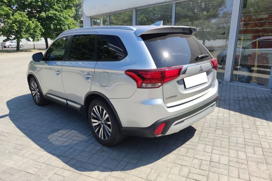 Продам Mitsubishi Outlander 4WD 2018 года в Днепре