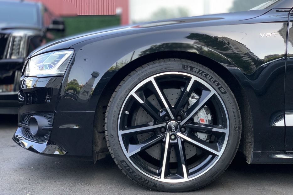 Продам Audi S8 2016 года в Киеве