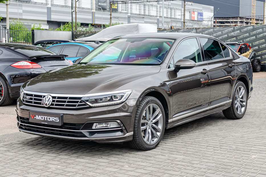 Продам Volkswagen Passat B8 2.0TDI R-Line 2016 года в Киеве