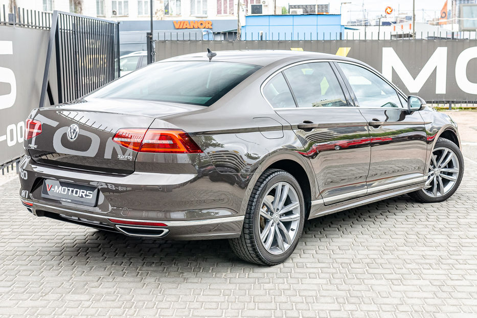 Продам Volkswagen Passat B8 2.0TDI R-Line 2016 года в Киеве