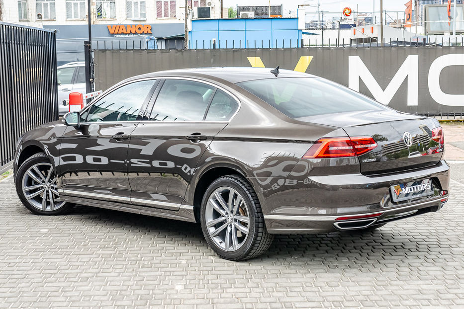 Продам Volkswagen Passat B8 2.0TDI R-Line 2016 года в Киеве