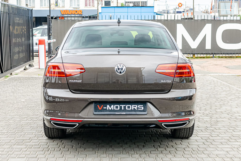 Продам Volkswagen Passat B8 2.0TDI R-Line 2016 года в Киеве