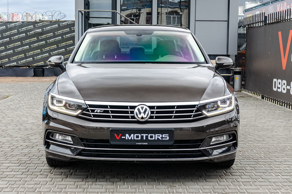 Продам Volkswagen Passat B8 2.0TDI R-Line 2016 года в Киеве