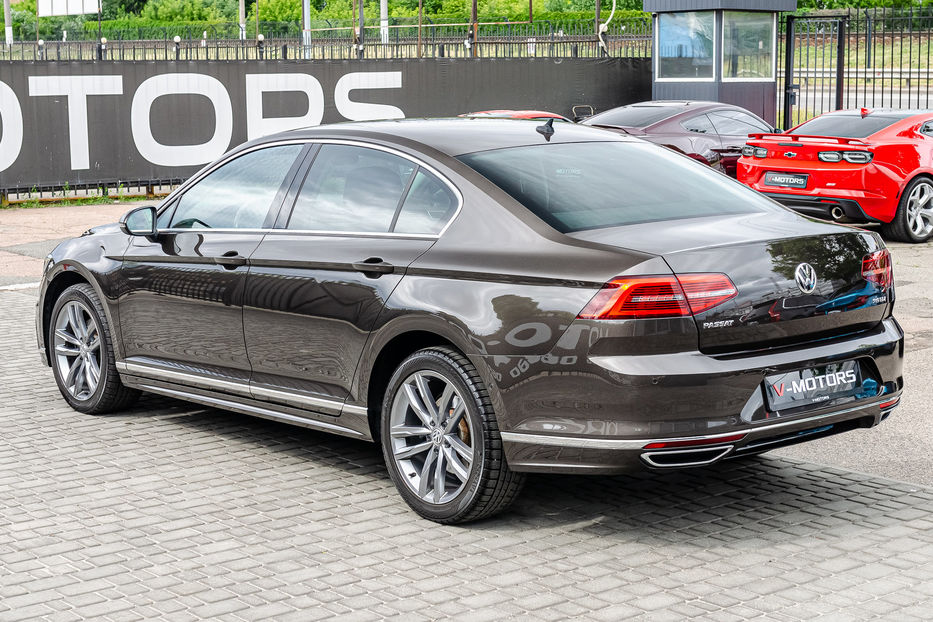 Продам Volkswagen Passat B8 2.0TDI R-Line 2016 года в Киеве