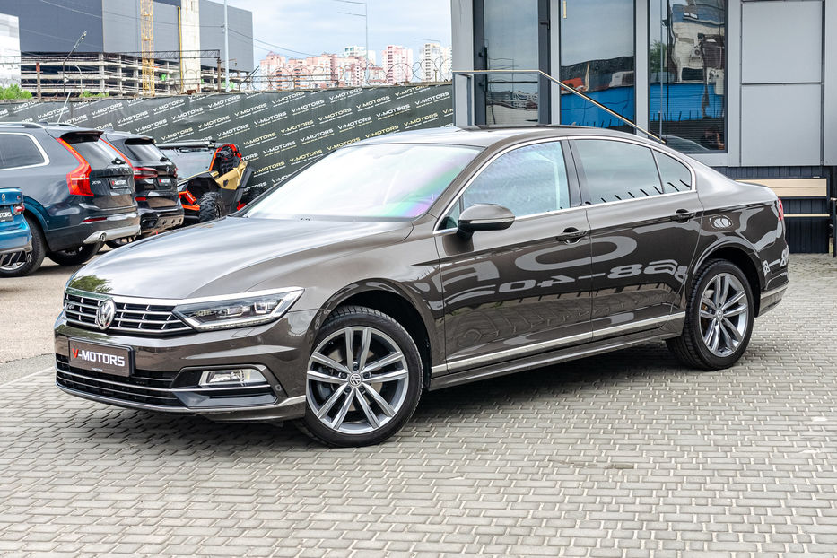 Продам Volkswagen Passat B8 2.0TDI R-Line 2016 года в Киеве