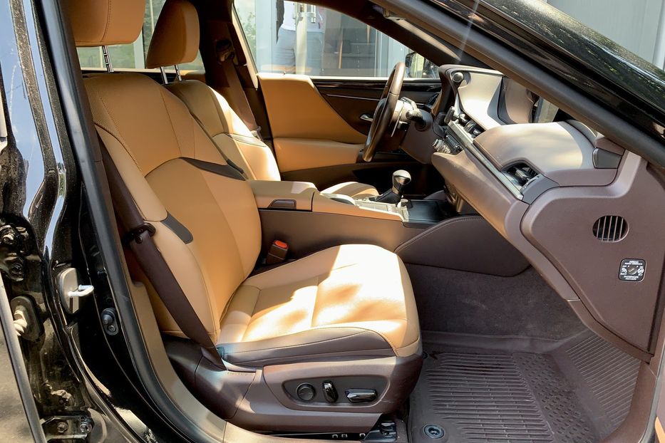 Продам Lexus ES 250 2020 года в Киеве