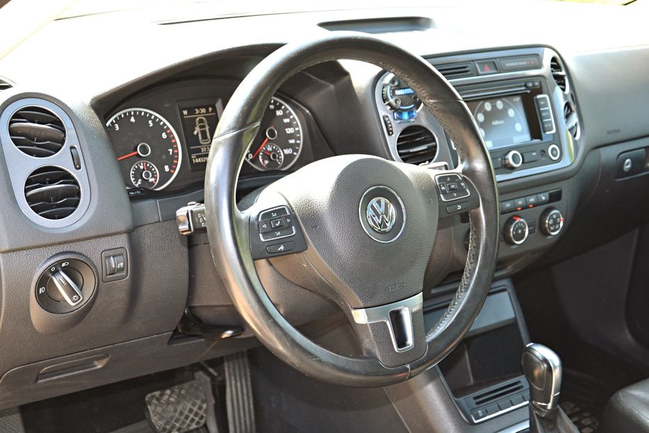 Продам Volkswagen Tiguan Tiguan Se W/Sunroof & Nav 2012 года в Хмельницком