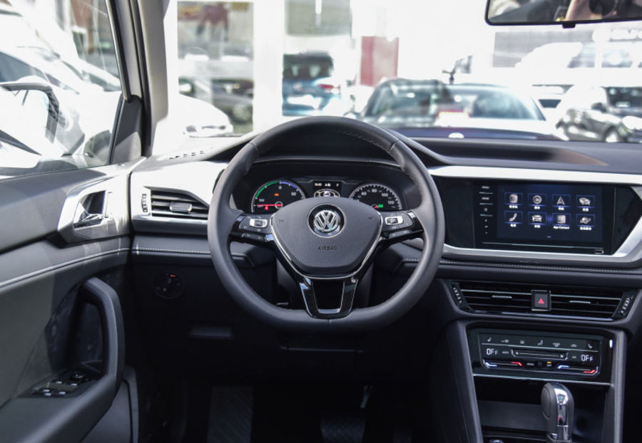 Продам Volkswagen Tiguan E-THARU 2021 года в Черновцах