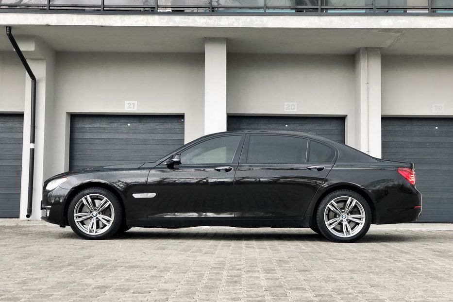 Продам BMW 750 Long 2012 года в Луцке