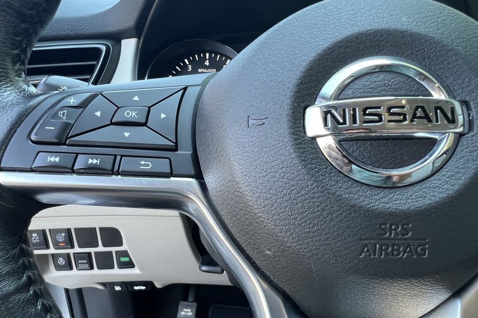 Продам Nissan Rogue Sport SL 2018 года в Одессе