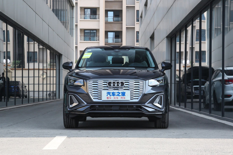 Продам Audi Q2 L e-tron 2022 года в Черновцах