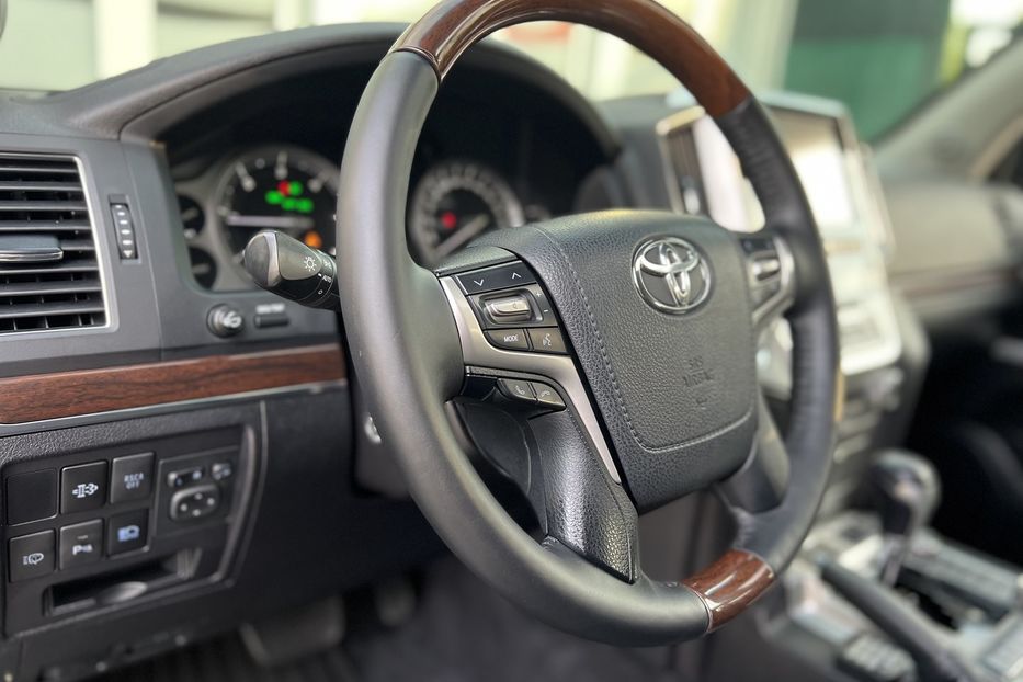 Продам Toyota Land Cruiser 200 Premium  2015 года в Киеве