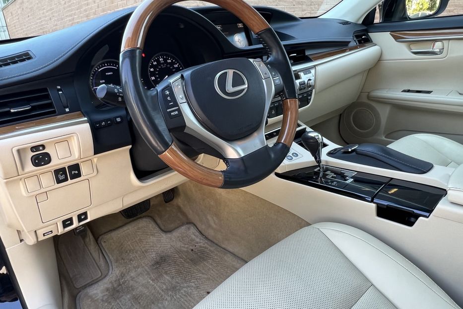 Продам Lexus ES 300 Hybride 2015 года в Одессе