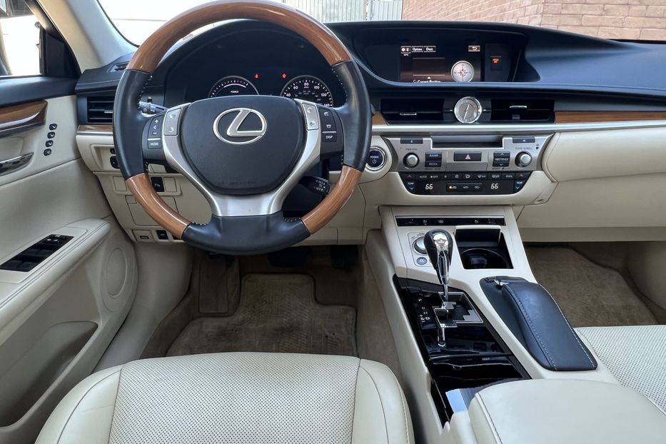 Продам Lexus ES 300 Hybride 2015 года в Одессе