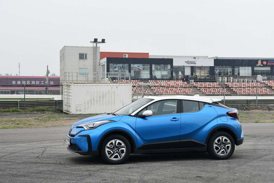 Продам Toyota C-HR 2022 года в Черновцах