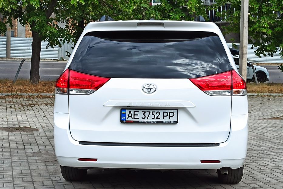 Продам Toyota Sienna 2013 года в Днепре