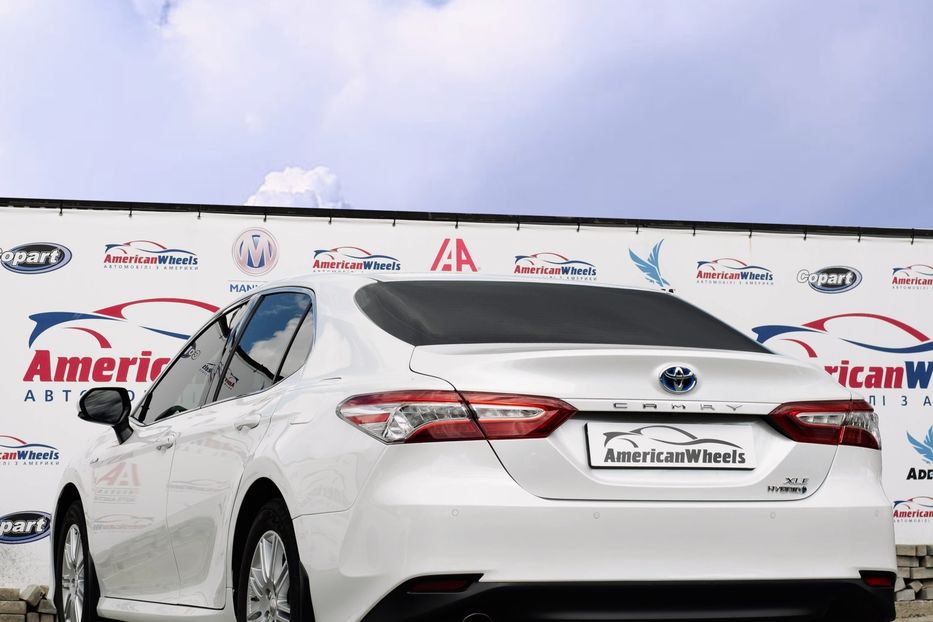 Продам Toyota Camry XLE HYBRID 2018 года в Черновцах