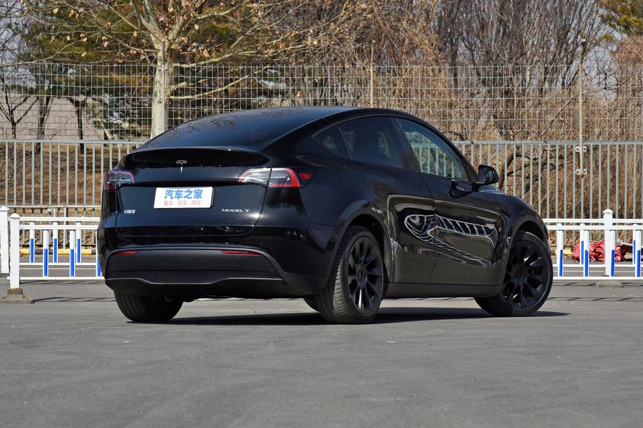 Продам Tesla Model Y 2022 года в Черновцах