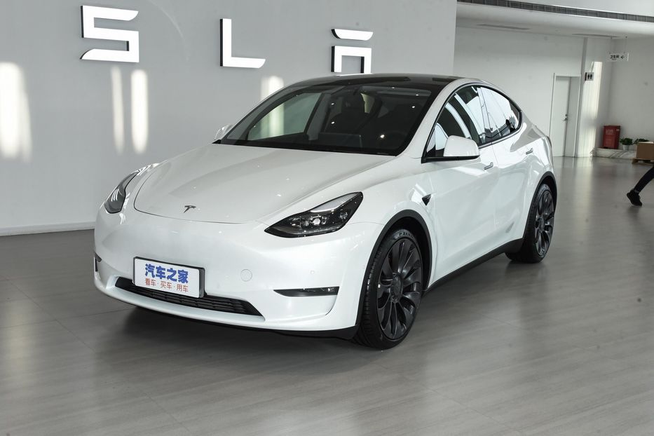 Продам Tesla Model Y 2022 года в Черновцах