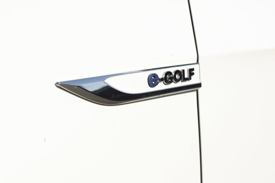 Продам Volkswagen e-Golf Highline 2015 года в Черновцах