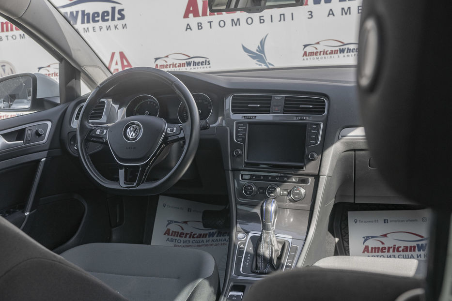 Продам Volkswagen e-Golf Highline 2015 года в Черновцах