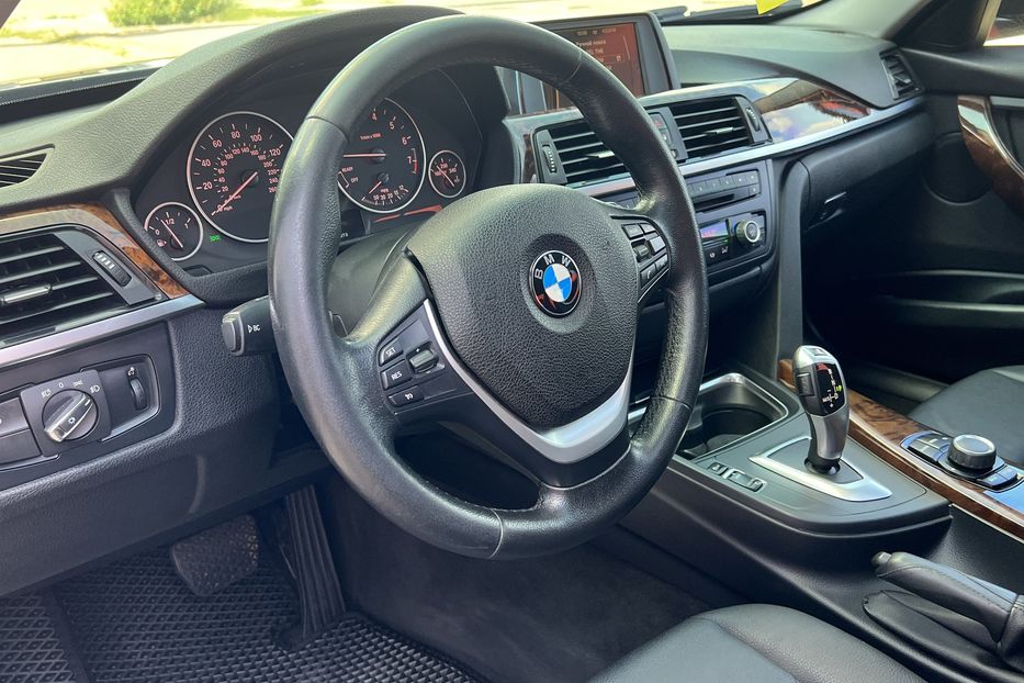 Продам BMW 320 2013 года в Одессе