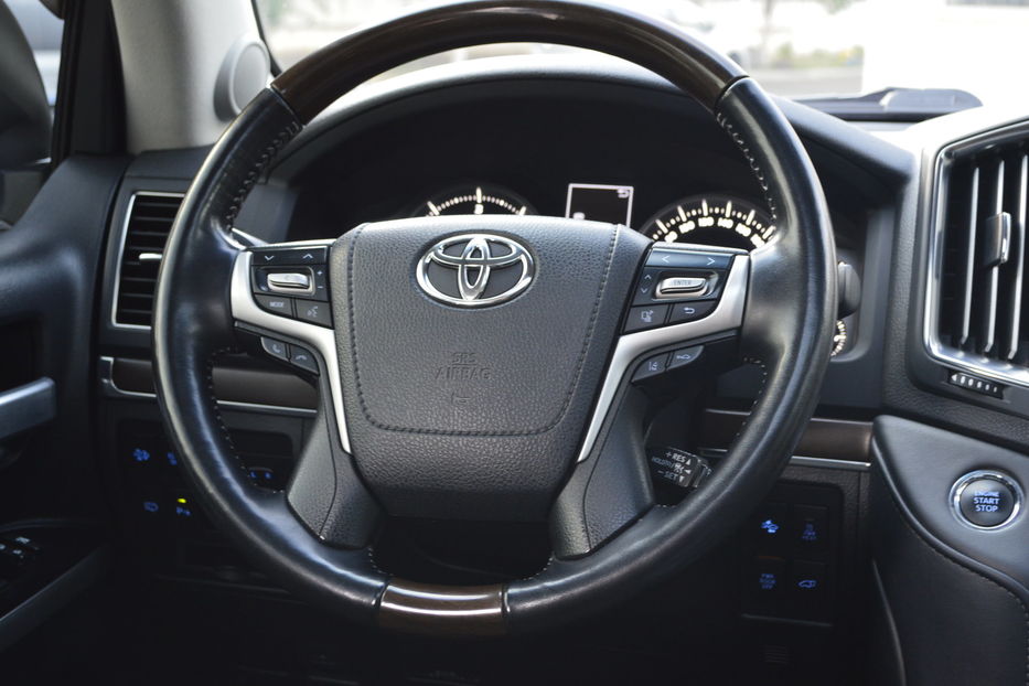 Продам Toyota Land Cruiser 200 2018 года в Одессе