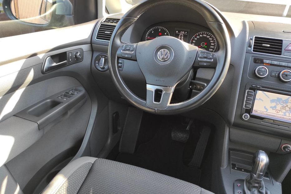 Продам Volkswagen Touran 7 mest 2013 года в Киеве