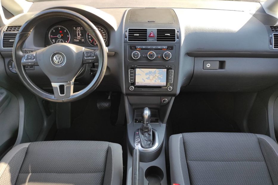 Продам Volkswagen Touran 7 mest 2013 года в Киеве