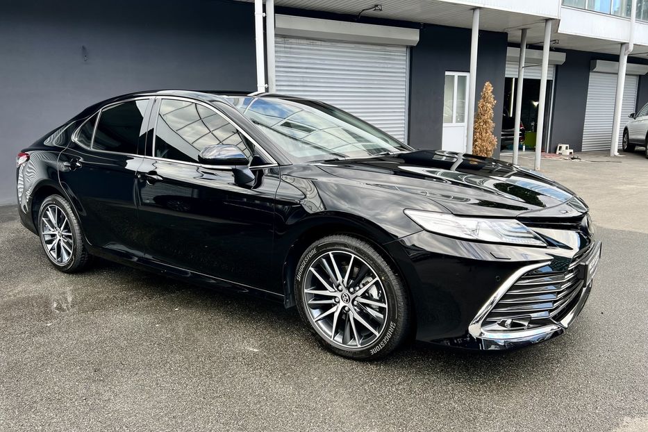 Продам Toyota Camry PREMIUM  2021 года в Киеве