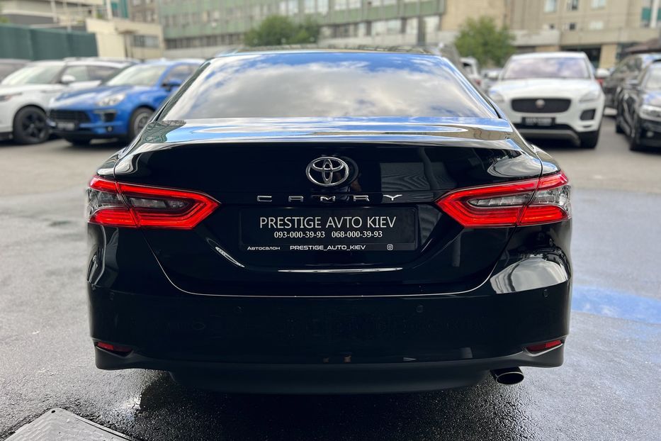 Продам Toyota Camry PREMIUM  2021 года в Киеве
