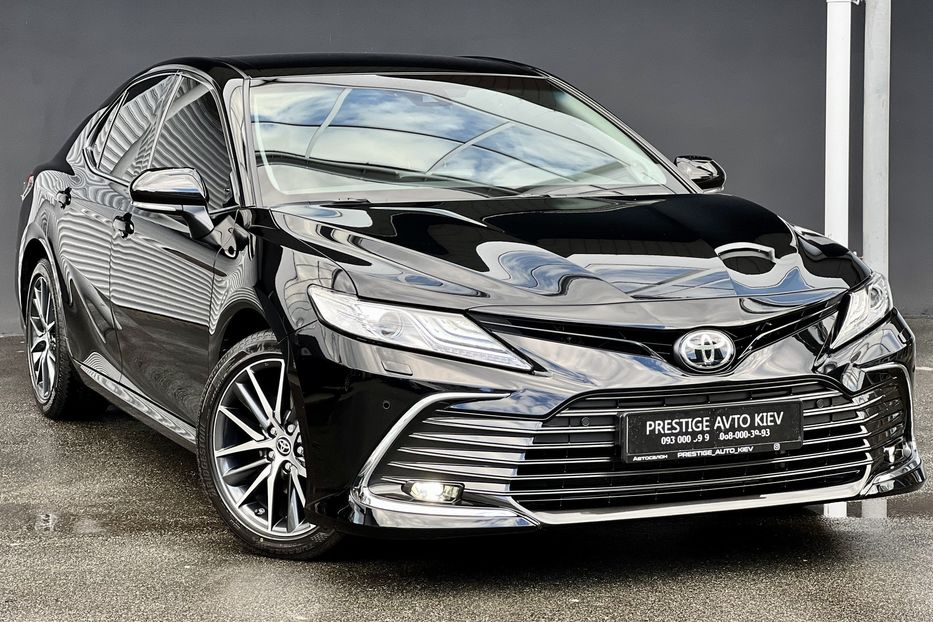 Продам Toyota Camry PREMIUM  2021 года в Киеве