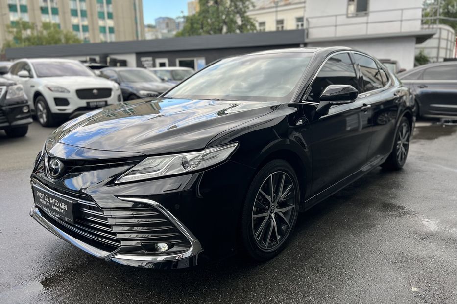 Продам Toyota Camry PREMIUM  2021 года в Киеве