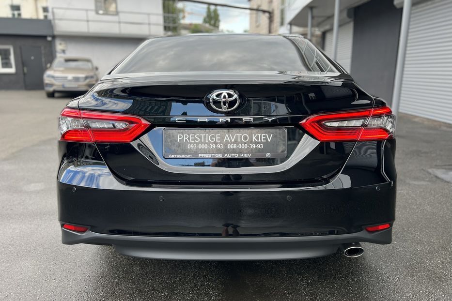 Продам Toyota Camry PREMIUM  2021 года в Киеве