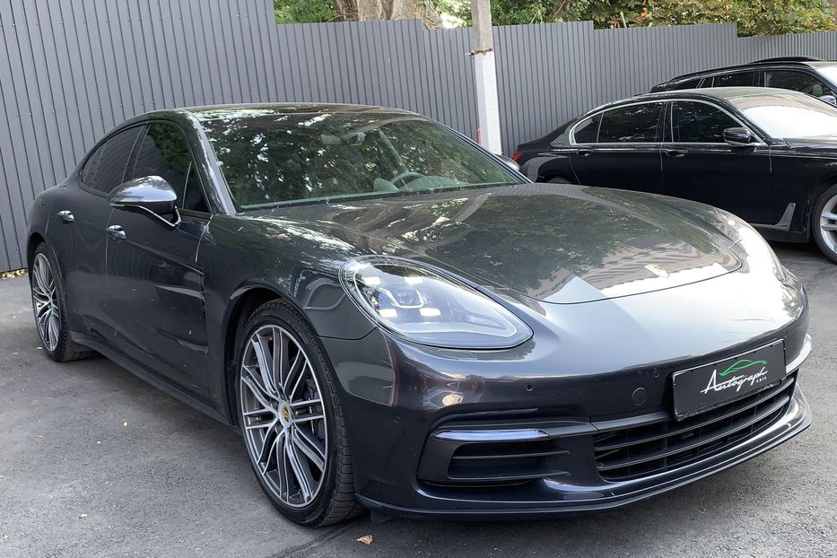 Продам Porsche Panamera 4  2018 года в Киеве