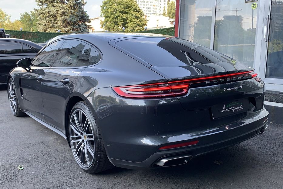 Продам Porsche Panamera 4  2018 года в Киеве