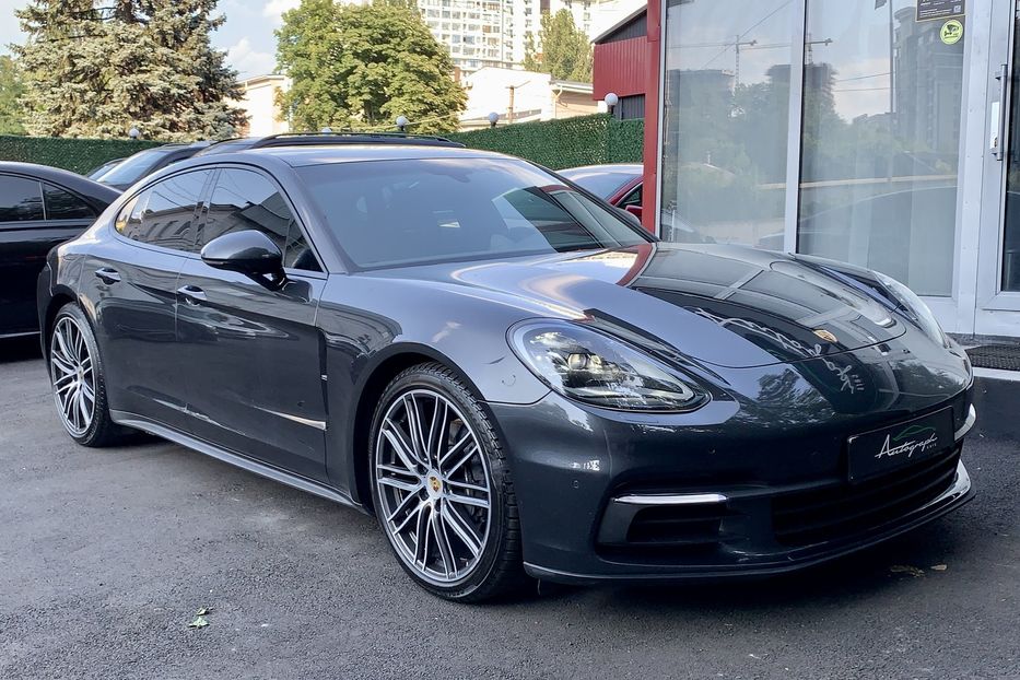 Продам Porsche Panamera 4  2018 года в Киеве