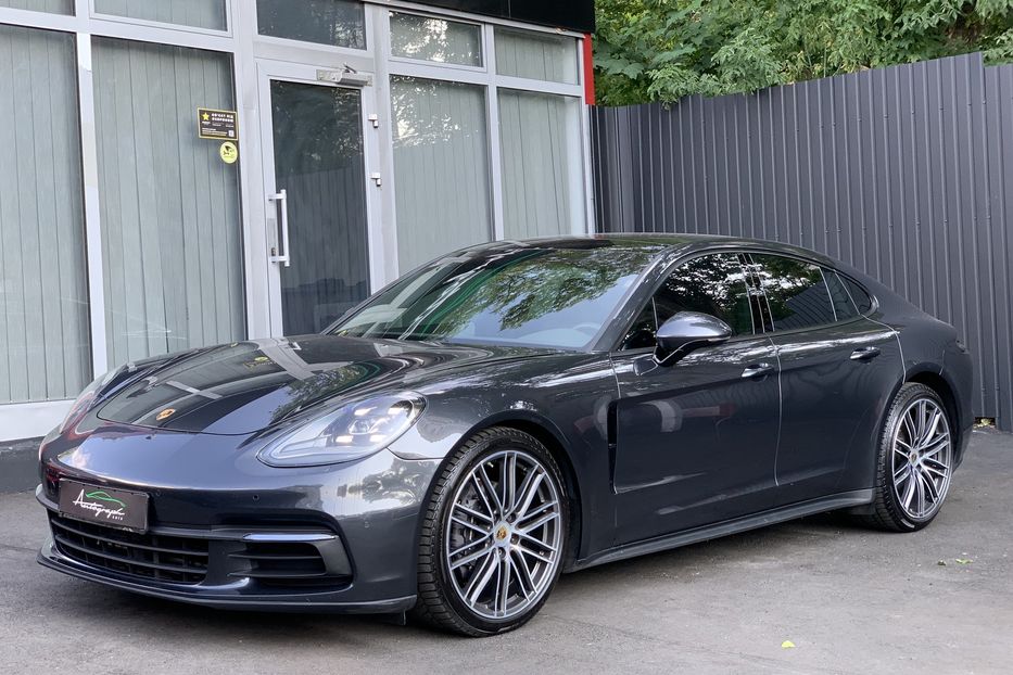 Продам Porsche Panamera 4  2018 года в Киеве