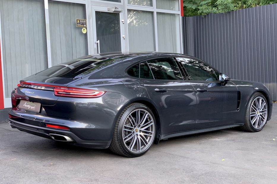 Продам Porsche Panamera 4  2018 года в Киеве