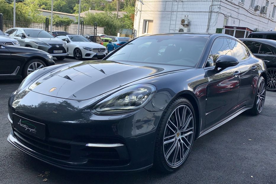 Продам Porsche Panamera 4  2018 года в Киеве