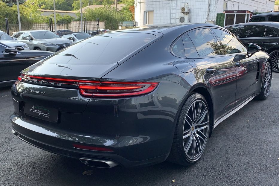 Продам Porsche Panamera 4  2018 года в Киеве