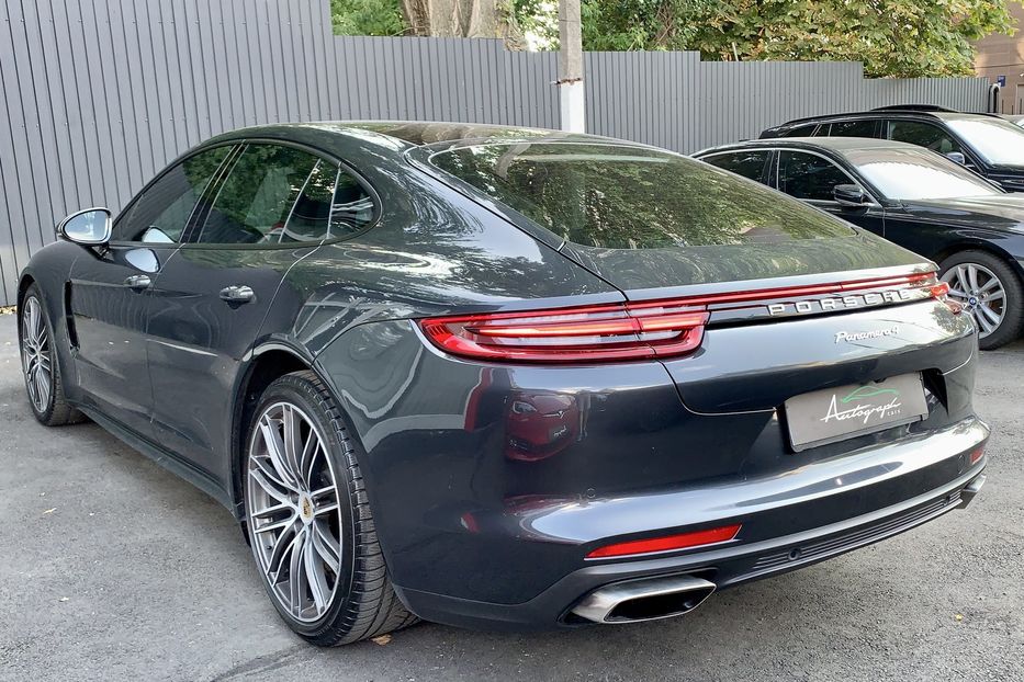 Продам Porsche Panamera 4  2018 года в Киеве