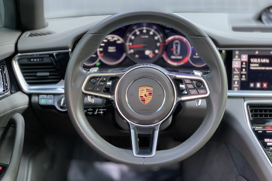 Продам Porsche Panamera 4  2018 года в Киеве