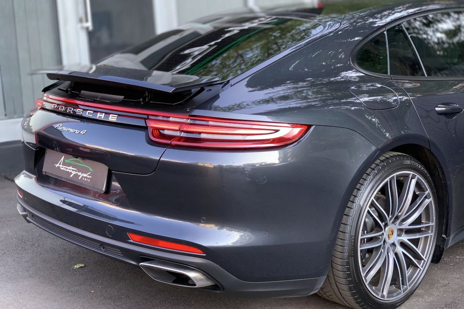 Продам Porsche Panamera 4  2018 года в Киеве